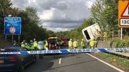 Больше сорока человек пострадали в аварии с автобусом в Англии — кадры с места