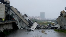 Момент обрушения автомобильного моста в Генуе случайно попал на видео