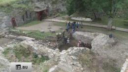 Археологи отмечают свой праздник на раскопках древней крепости Копорье