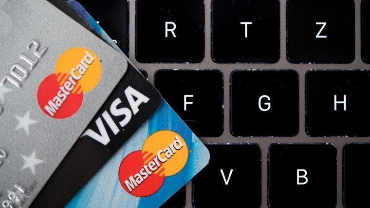 В Крыму прекращен выпуск карт Visa и MasterCard