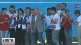 Путин: волонтеры в России работают эффективней чиновников