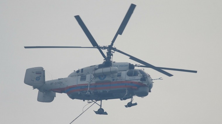 Спасатели вертолетом эвакуировали петербургских туристов, застрявших на Колыме