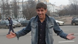 «Я самолет не разбил» — Панин объяснил инцидент в самолете капризом дочери