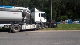 Видео: Семья с маленьким ребенком погибла в жуткой аварии под Калугой