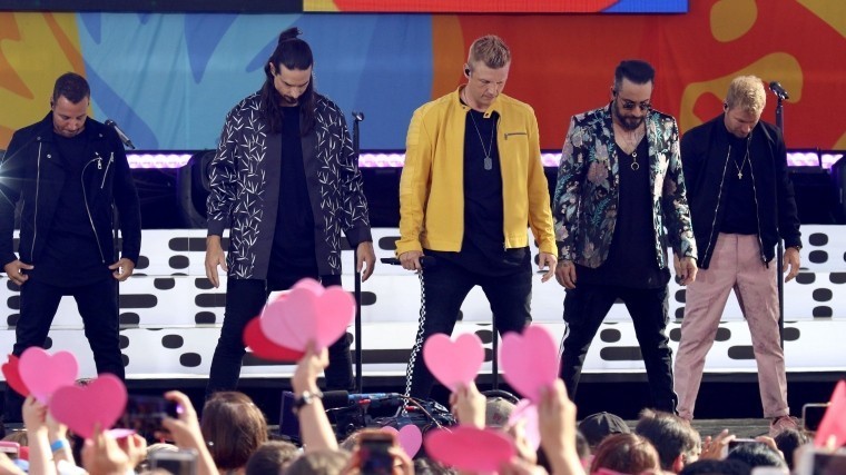 На фанатов Backstreet Boys во время концерта рухнула арка