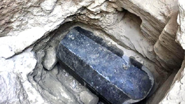 Ученые раскрывают секреты найденного в Египте «черного саркофага»