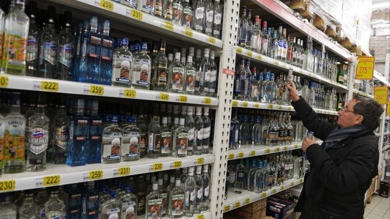 В российских магазинах подорожает водка
