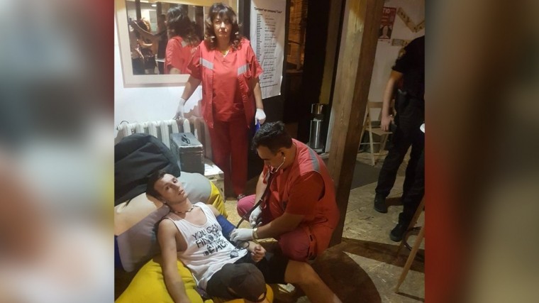 Неизвестные в балаклавах избили музыкантов и зрителей в Мариуполе