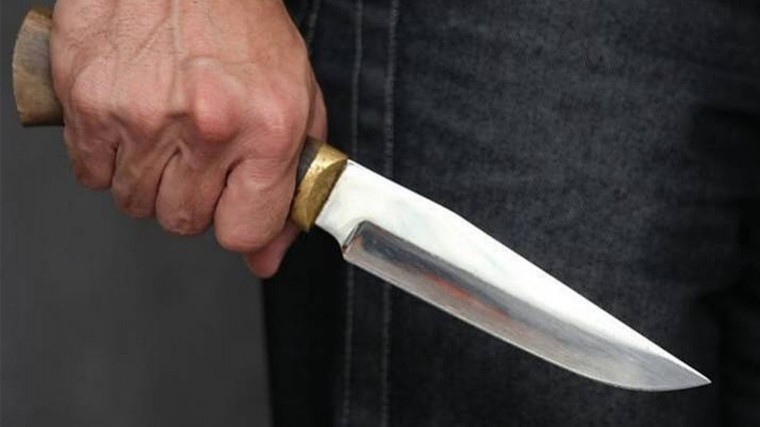 В Испании неизвестный с ножом набросился на полицейских