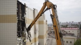 «Зимней вишни» больше нет: в Кемерово полностью снесли сгоревший торговый центр