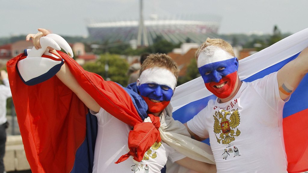 Фото с флагом россии на лице