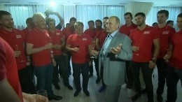 Путин встретился со звездами мирового хоккея во время благотворительного матча