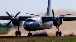 Военный транспортник Ан-26 впервые в истории России совершил посадку на шоссе