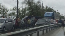 Видео: Тринадцать автомобилей столкнулись в массовом ДТП в Иркутске