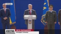 Порошенко открыл военный парад словами из гимна украинских националистов