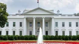 На Белом доме приспустили флаг после смерти Джона Маккейна