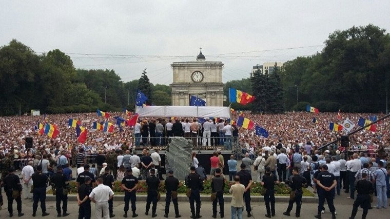 «Позор и стыд» — Президент Молдавии осудил акции протеста в Кишиневе