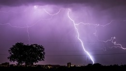 Завораживающее видео мощной грозы в Японии покоряет соцсети