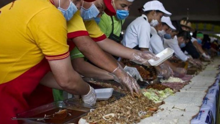 Мексиканцы приготовили рекордный сэндвич — видео