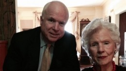 106-летняя мать Джона Маккейна собирается присутствовать на похоронах сына