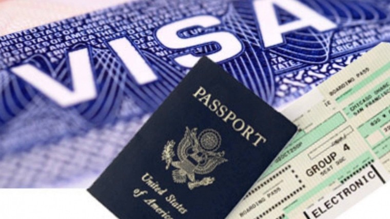 Генконсул РФ сообщил о практическом прекращении выдачи россиянам виз США