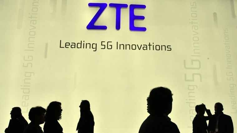 Из-за санкций США китайская компания ZTE потеряла миллиард долларов
