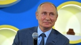 Владимир Путин обсудит с Васильевой вопрос запрета гаджетов в школе