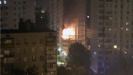 Пожар в жилом доме в подмосковной Балашихе: люди выпрыгивают из окон — видео