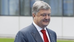 Порошенко предложил переименовать улицу советского героя в честь Маккейна