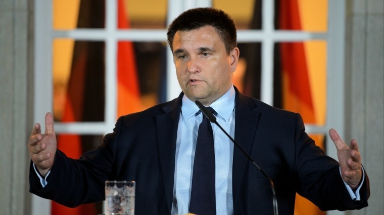 Глава МИД Украины признал катастрофой массовую миграцию населения