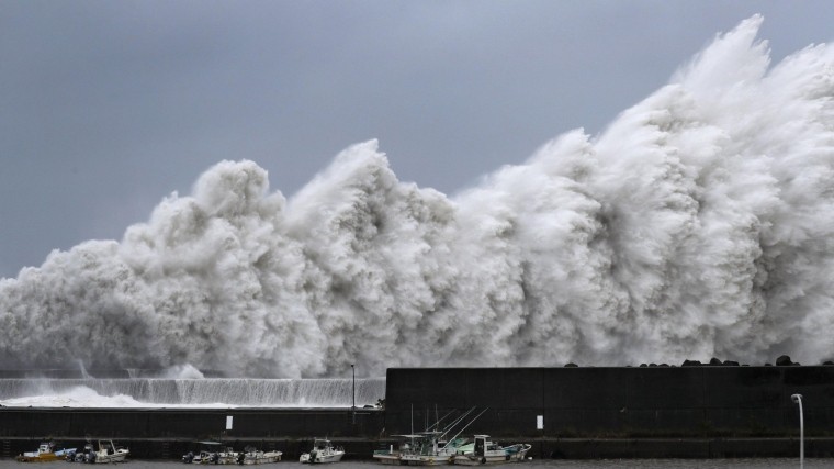 Один человек погиб и пять пострадали из-за тайфуна «Джеби» в Японии