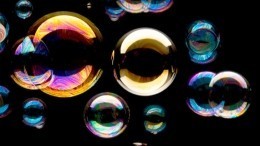 «Это магия!» — видео с «заклинателем» мыльных пузырей