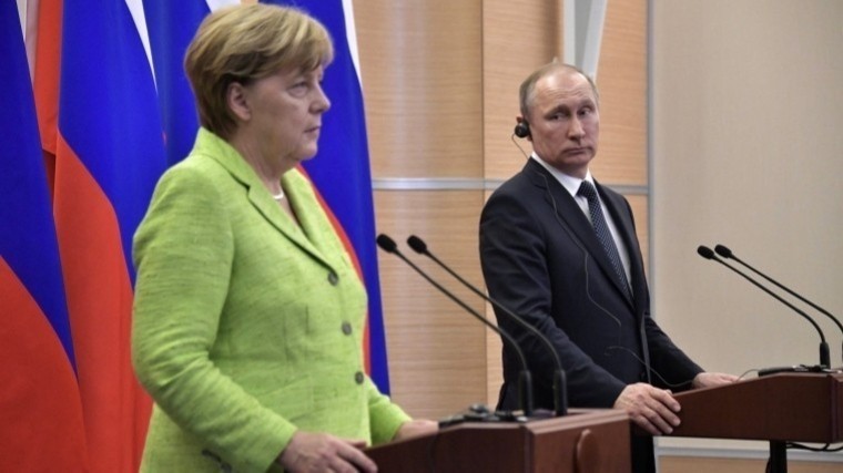 Меркель впервые поддержала военную миссию России в Сирии