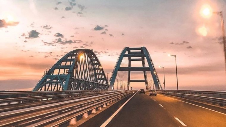 Крымский мост заработал в штатном режиме после аварии с краном