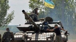 Украинские военные обстреляли поселок под Луганском из гранатомета — видео