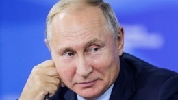 «Юанями потом вернешь» — Путин купил Си Цзиньпину сбитень на ВЭФ-2018 — видео