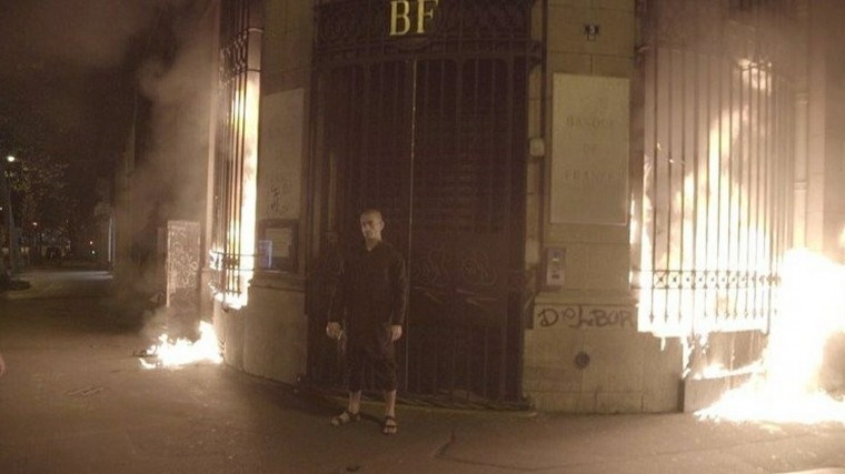 Поджигателя французского банка, «акциониста» Павленского выпустили на свободу