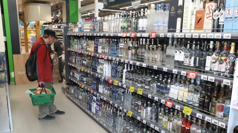 Россияне поддержали запрет на продажу алкоголя до 21 года