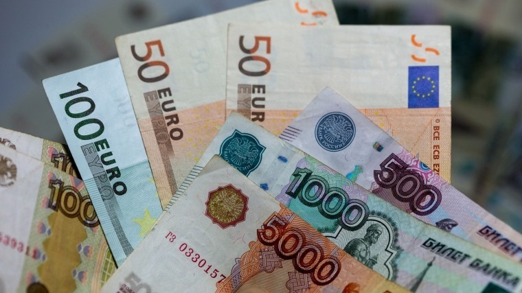 Курс евро впервые с 5 сентября опустился ниже 79 рублей