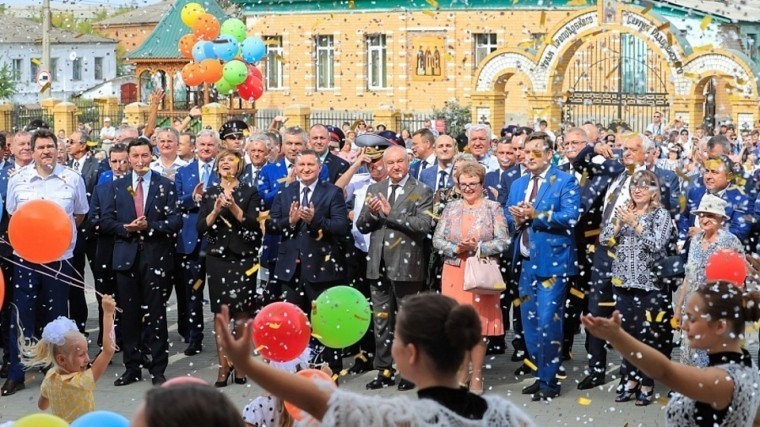 Космонавты поздравили с днем рождения Урюпинск