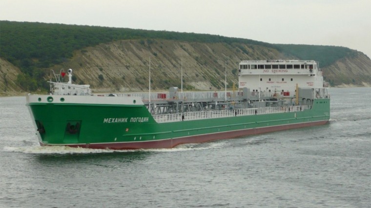 Украинец на моторной лодке протаранил российский танкер «Михаил Погодин»