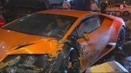 В центре Москвы спорткар Lamborghini столкнулся с четырьмя машинами