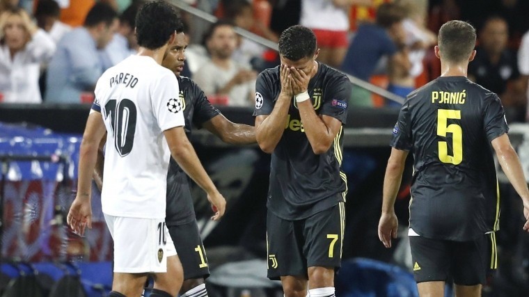 Криштиану Роналду заплакал, когда его удалили с первого матча за «Ювентус»