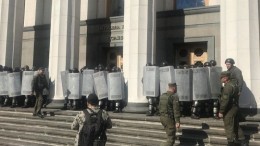 В Киеве протестующие попытались прорваться в Верховную раду