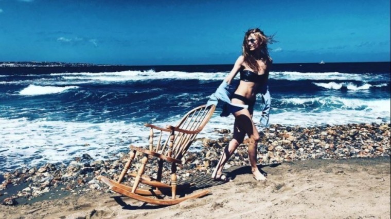 «Гордость нации» — Ходченкова сразила поклонников серией пляжных фото в бикини