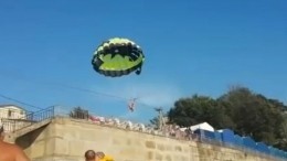 Видео: Под Туапсе туристы на парашюте налетели на высоковольтные провода