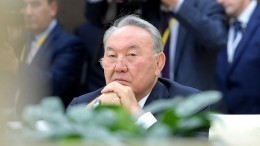 Назарбаев пообещал разобраться с игнорирующими русский язык чиновниками