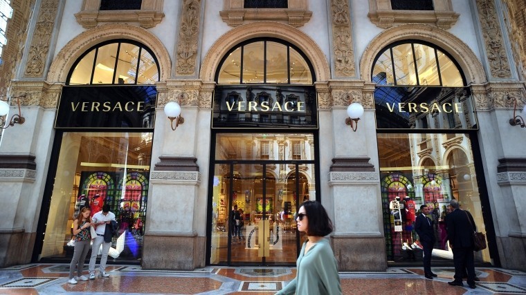 «Прощай, Versace»? — Michael Kors покупает модный дом и меняет название