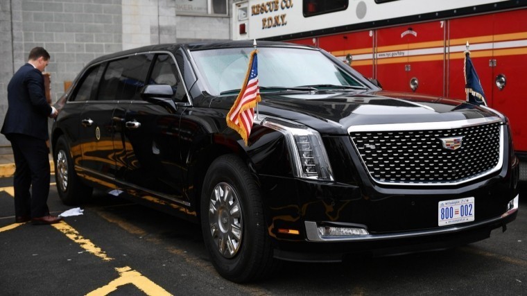 Эксперты сравнили новый Cadillac Трампа с российским лимузином Aurus