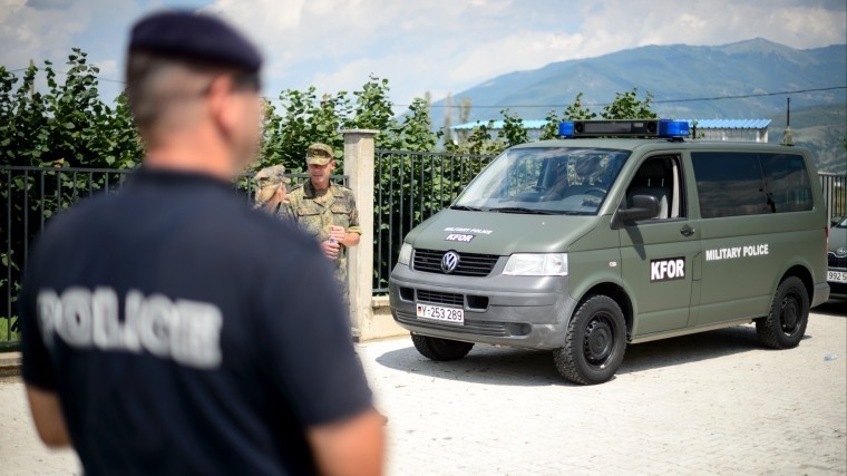 Военная автоколонна НАТО прибыла на границу с Косово